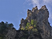 24 Contrafforti rocciosi culminanti in spettacolari guglie rocciose